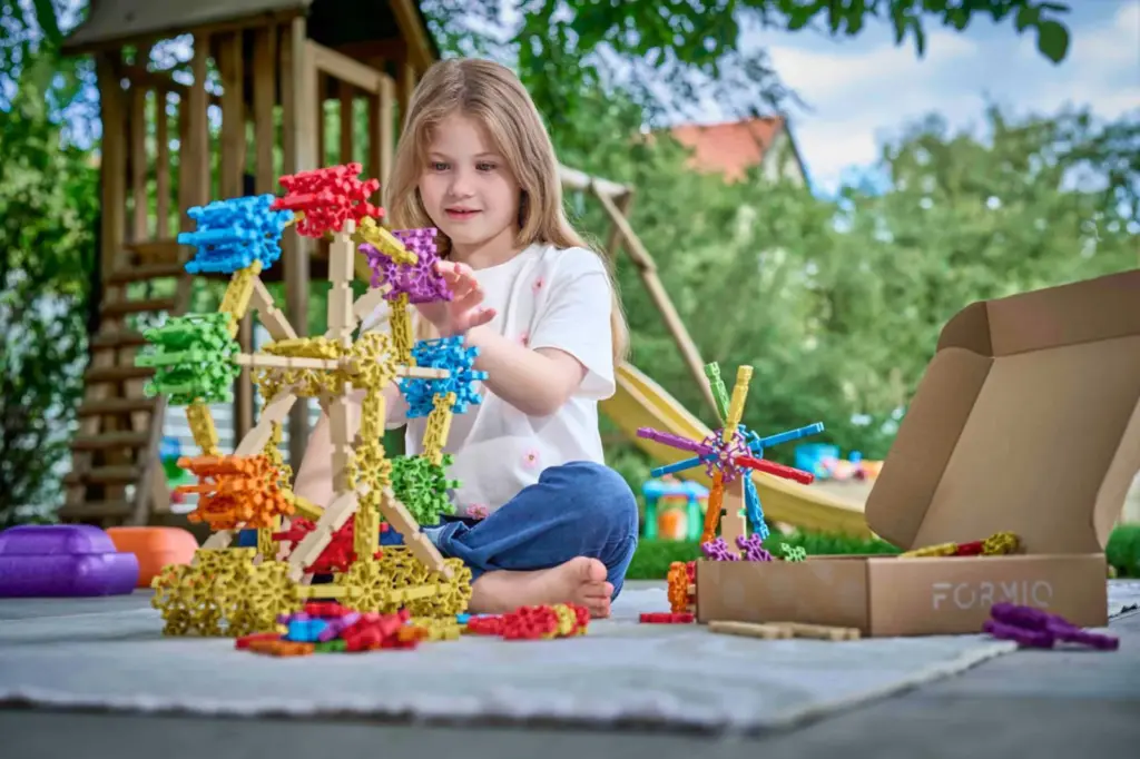 FORMIQ – Imagine. Build. Play.